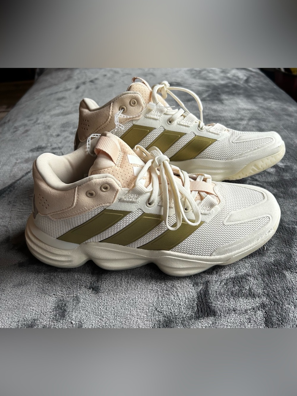Adidas Court Stabil Indoor Shoes Off White / Gold Metallic (JP9833) Women 7.5